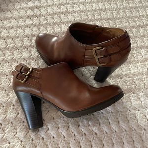 White Mountain booties size 7